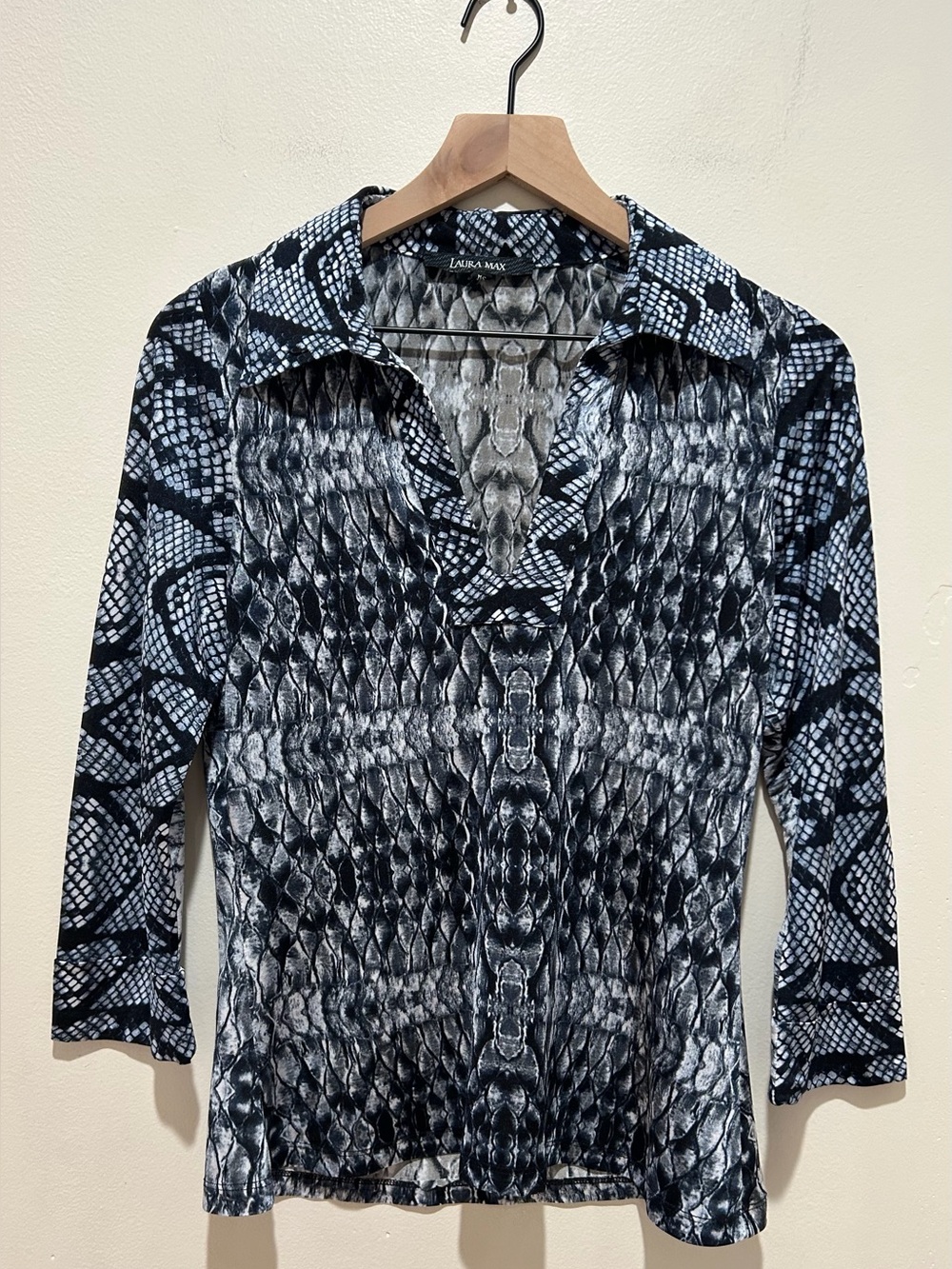 Laura Max Riley Blue, Black & White Stretchy Shirt - Women’s Size Small Petite